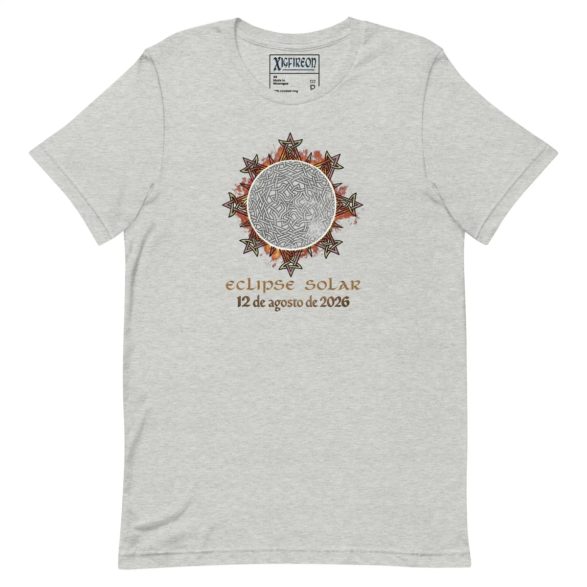 A light heather gray t-shirt by Xigfireon featuring a circular Celtic knot eclipse graphic with the Spanish text &