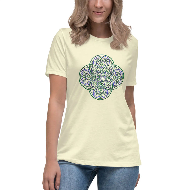 A young woman wearing a citron Xigfireon woman&