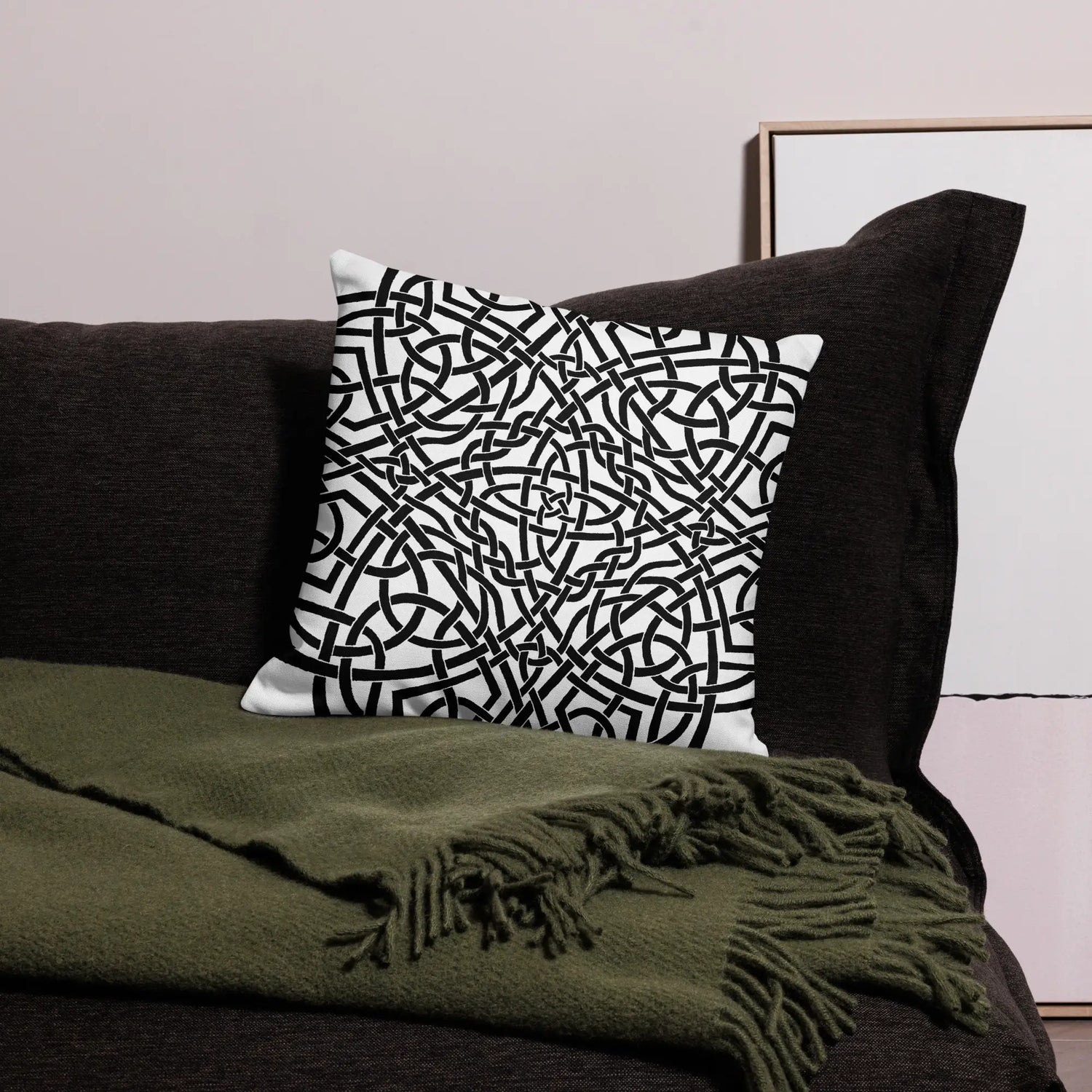 The back side of an 18 inch by 18 inch Xigfireon pillowcase featuring the inverted Black & White Súmáilte iteration of the Reach Of The Spirit Celtic knot design. The Reach Of The Spirit Celtic knot symbolizes Mother Earth.