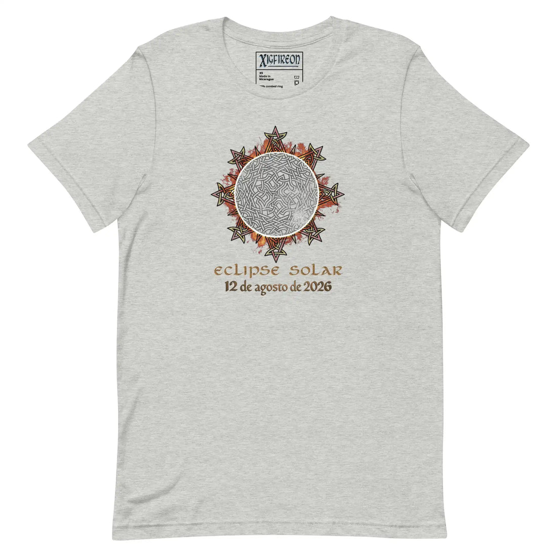 A light heather gray t-shirt by Xigfireon featuring a circular Celtic knot eclipse graphic with the Spanish text &