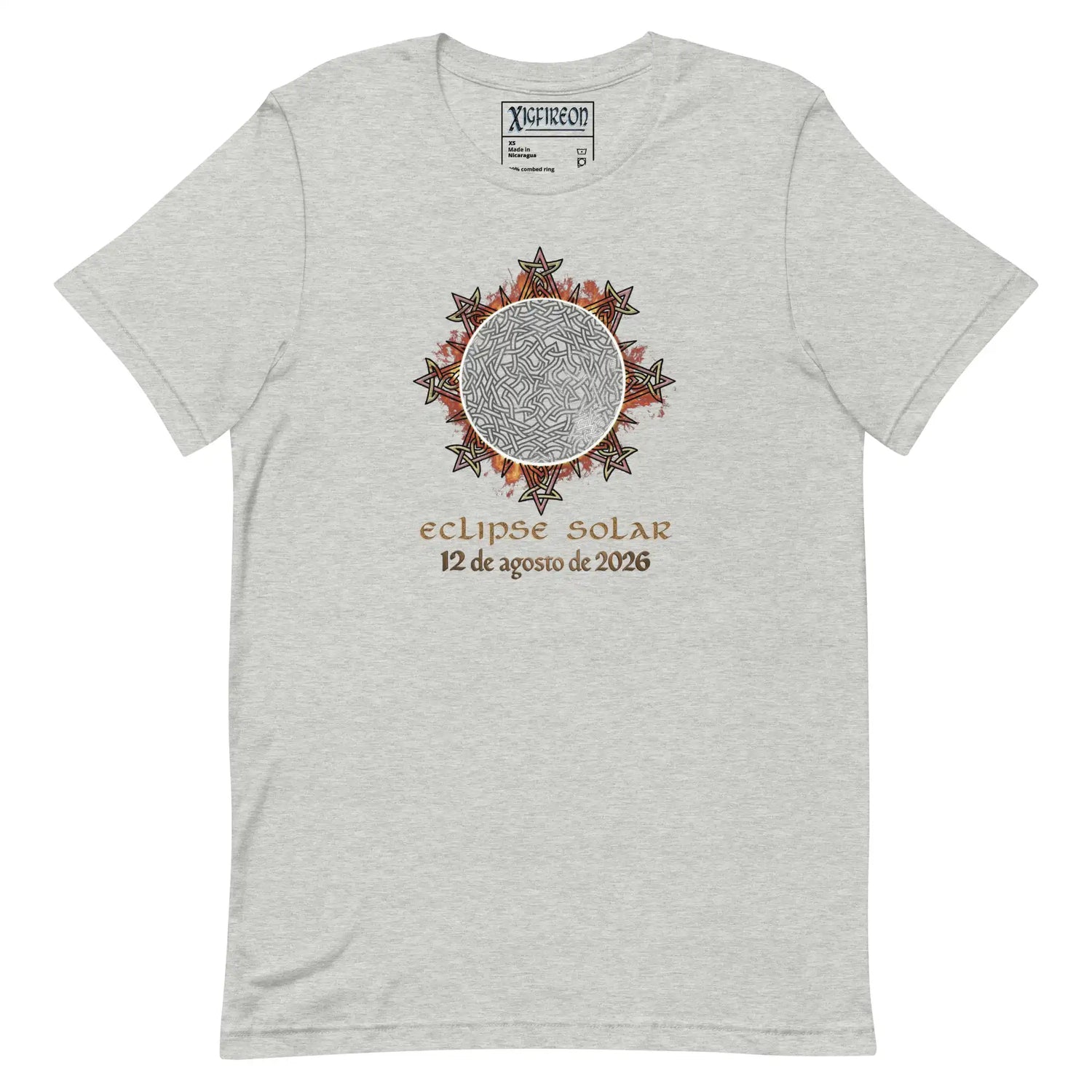A light heather gray t-shirt by Xigfireon featuring a circular Celtic knot eclipse graphic with the Spanish text &