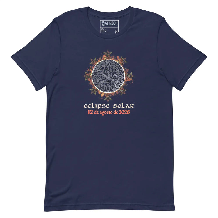 A navy blue short-sleeve t-shirt with a graphic of a solar eclipse by Xigfireon. The graphic features a detailed Sun face surrounded by orange and brown leaves, with the Spanish text &