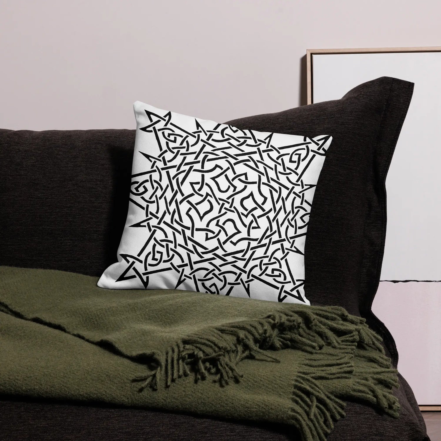 The back side of an 18 inch by 18 inch Xigfireon pillowcase featuring the inverted Black & White Súmáilte iteration of the `Morning Star Fire` Celtic knot design. The `Morning Star Fire` Celtic knot represents Father Sun.