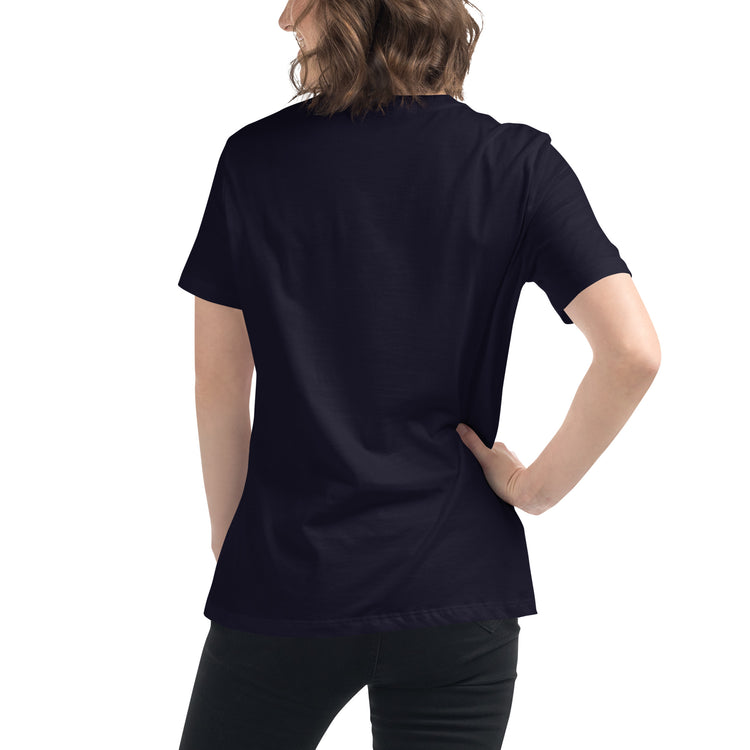 A young woman, viewed from behind, wearing a navy blue Xigfireon woman&